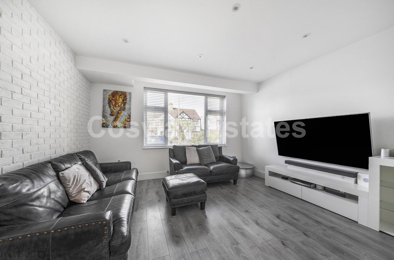 Derwent Avenue, Mill Hill